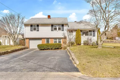 5 Sandro Dr, Warwick, RI 02886