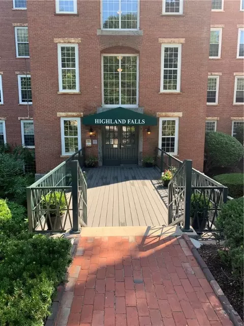 2 School St #116, Lincoln, RI 02865