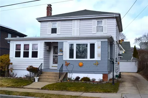 41 Berwick Ln, Cranston, RI 02905