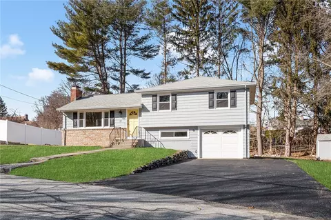 15 Maplewood Orchard Dr, Smithfield, RI 02828