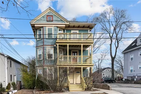 98 Evergreen St #3, Providence, RI 02906