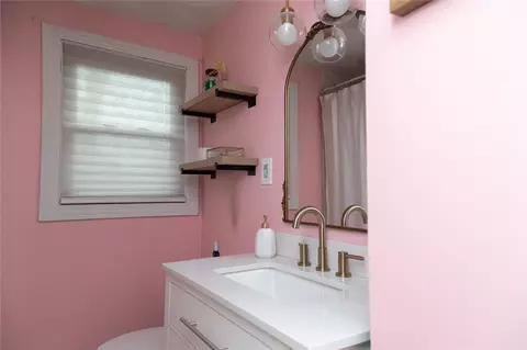 Bath - 68 Pell Ave, Warwick, RI 02888 photo 2 of 2
