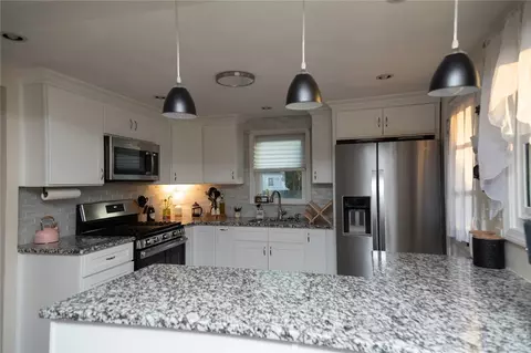 Kitchen - 68 Pell Ave, Warwick, RI 02888 photo 6 of 6