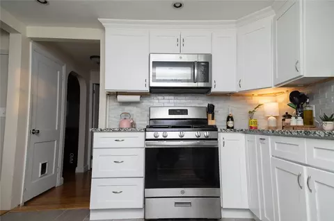 Kitchen - 68 Pell Ave, Warwick, RI 02888 photo 4 of 6