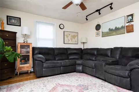 Living - 68 Pell Ave, Warwick, RI 02888 photo 1 of 2