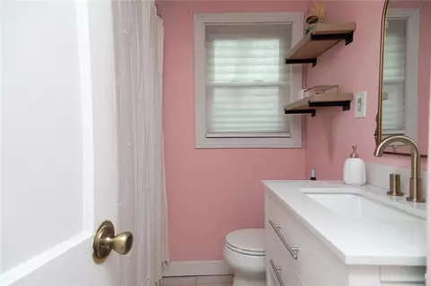 Bath - 68 Pell Ave, Warwick, RI 02888 photo 1 of 2