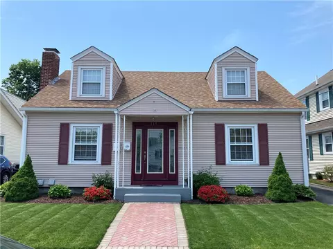 115 Hatfield St, Pawtucket, RI 02861