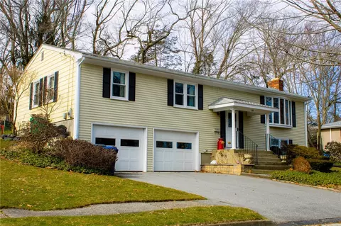 133 Sage Dr, Warwick, RI 02886