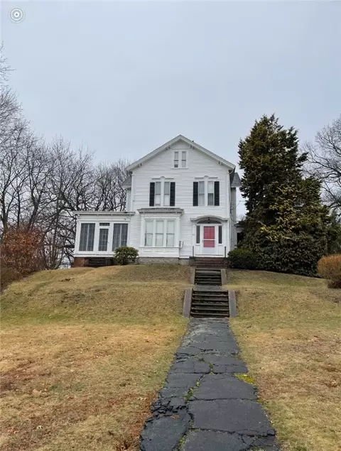 43 Winter St, Woonsocket, RI 02895