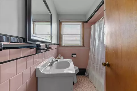 Bath - 93 Perry St, Bristol, RI 02809 photo 2 of 2