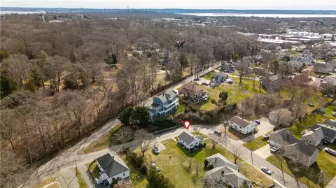 View/Area - 93 Perry St, Bristol, RI 02809 photo 2 of 8