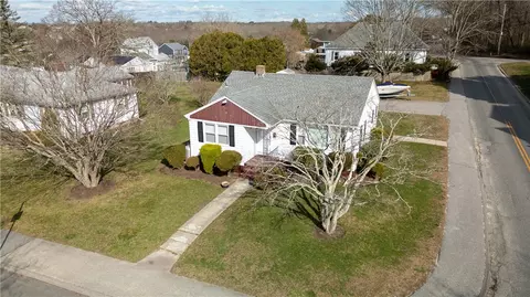 93 Perry St, Bristol, RI 02809