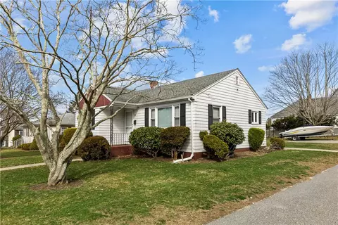 Exterior - 93 Perry St, Bristol, RI 02809 photo 2 of 6