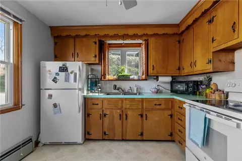 Kitchen - 93 Perry St, Bristol, RI 02809 photo 4 of 8