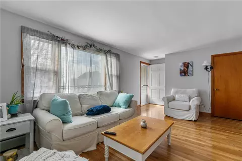 Living - 93 Perry St, Bristol, RI 02809 photo 3 of 4
