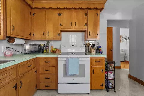 Kitchen - 93 Perry St, Bristol, RI 02809 photo 2 of 8