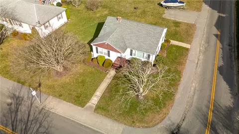 Exterior - 93 Perry St, Bristol, RI 02809 photo 5 of 6