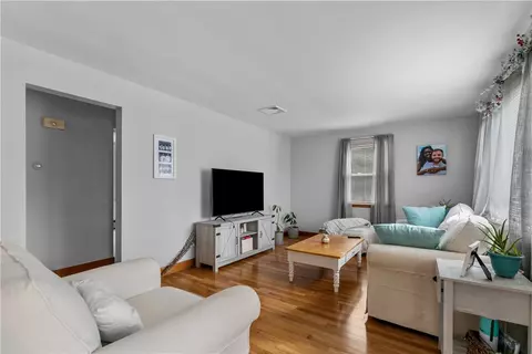 Living - 93 Perry St, Bristol, RI 02809 photo 2 of 4