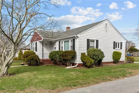 Exterior - 93 Perry St, Bristol, RI 02809 photo 3 of 6