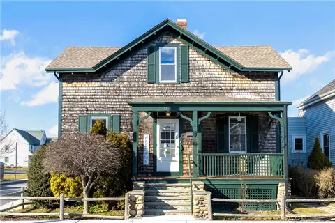 72 Connection St, Newport, RI 02840