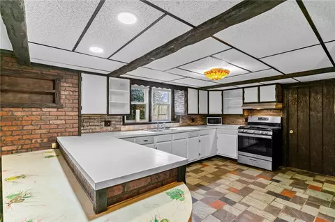 Kitchen - 208 Baldwin Rd, Warwick, RI 02886 photo 3 of 5
