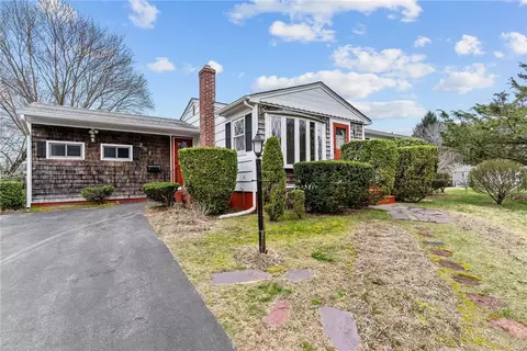 208 Baldwin Rd, Warwick, RI 02886