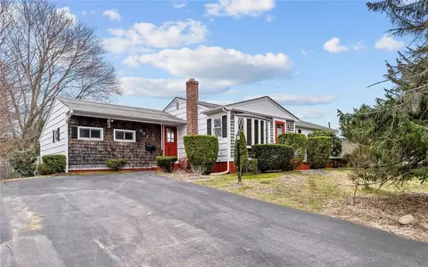 Exterior - 208 Baldwin Rd, Warwick, RI 02886 photo 4 of 7