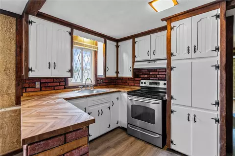 Kitchen - 208 Baldwin Rd, Warwick, RI 02886 photo 2 of 5