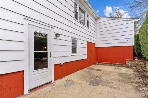 Exterior - 208 Baldwin Rd, Warwick, RI 02886 photo 6 of 7