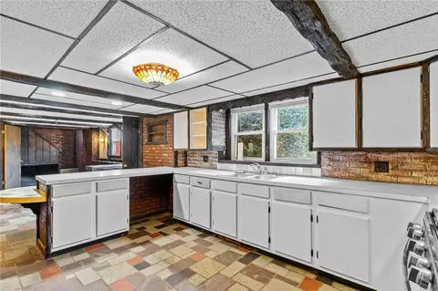 Kitchen - 208 Baldwin Rd, Warwick, RI 02886 photo 4 of 5