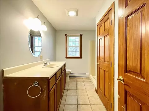 Bath - 72 Blackinton Dr, Glocester, RI 02814 photo 3 of 8