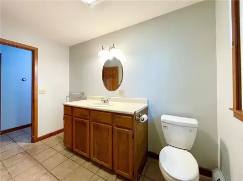 Bath - 72 Blackinton Dr, Glocester, RI 02814 photo 4 of 8