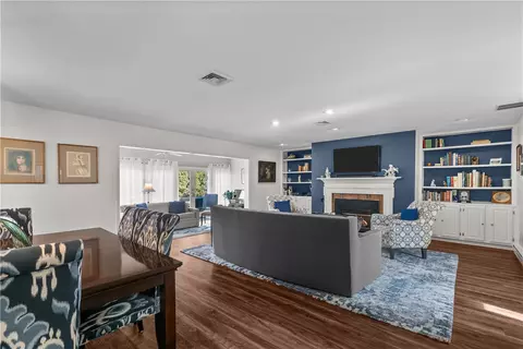 121 Belmont Dr, Portsmouth, RI 02871