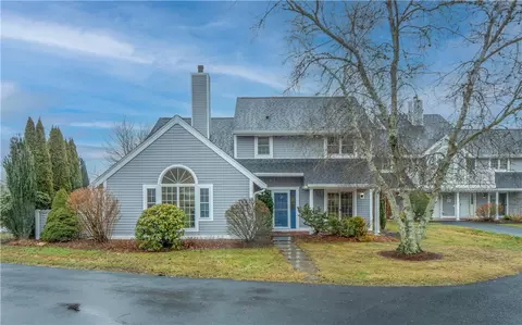 505 Corey Ln, Middletown, RI 02842