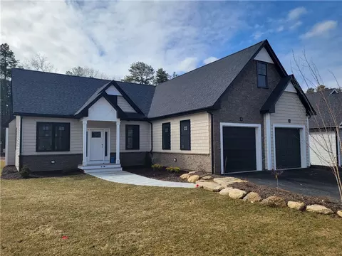 8 Sunset Lake Cir, Coventry, RI 02816