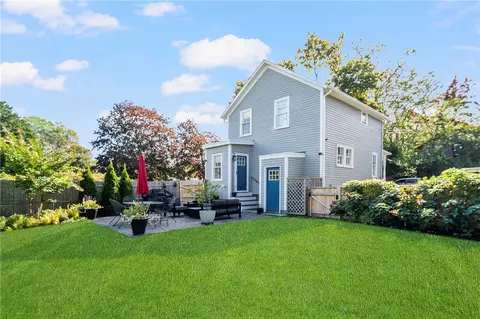 1 Maitland Ct, Newport, RI 02840