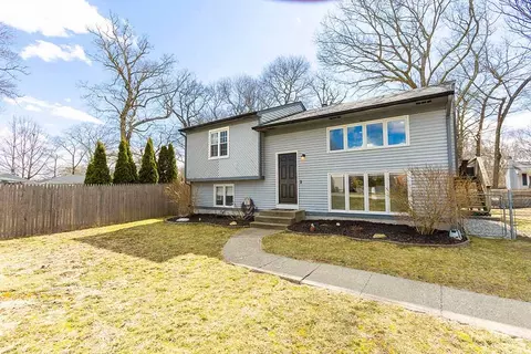 190 Viscount Rd, Warwick, RI 02889