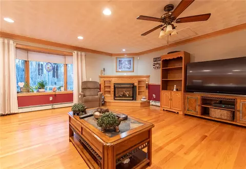 Living - 331 Hope Rd, Cranston, RI 02921 photo 2 of 5