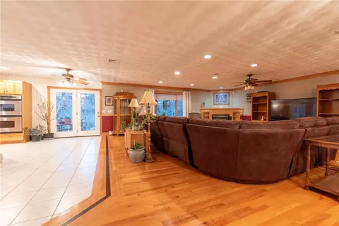 Living - 331 Hope Rd, Cranston, RI 02921 photo 4 of 5