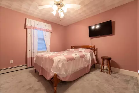 Bedroom - 331 Hope Rd, Cranston, RI 02921 photo 3 of 4