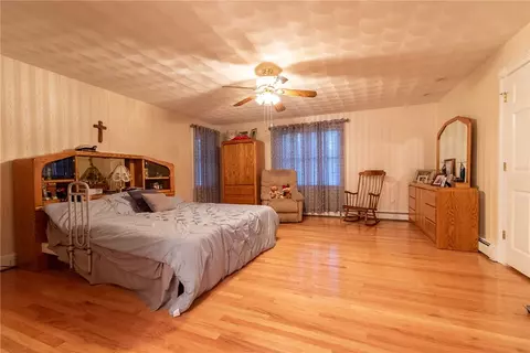 Bedroom - 331 Hope Rd, Cranston, RI 02921 photo 2 of 4