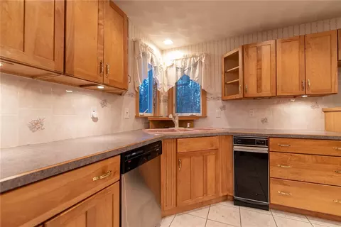 Kitchen - 331 Hope Rd, Cranston, RI 02921 photo 2 of 6