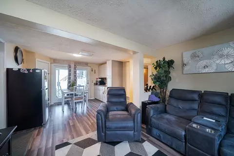 Living - 27 Scranton Ave, Warwick, RI 02888 photo 7 of 7