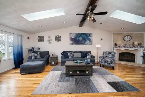 Living - 27 Scranton Ave, Warwick, RI 02888 photo 1 of 7