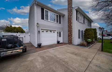 Exterior - 27 Scranton Ave, Warwick, RI 02888 photo 5 of 11