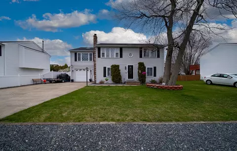 Exterior - 27 Scranton Ave, Warwick, RI 02888 photo 2 of 11