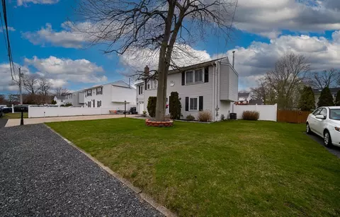 Exterior - 27 Scranton Ave, Warwick, RI 02888 photo 4 of 11
