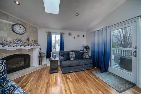 Living - 27 Scranton Ave, Warwick, RI 02888 photo 3 of 7