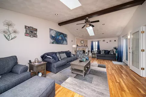 Living - 27 Scranton Ave, Warwick, RI 02888 photo 4 of 7