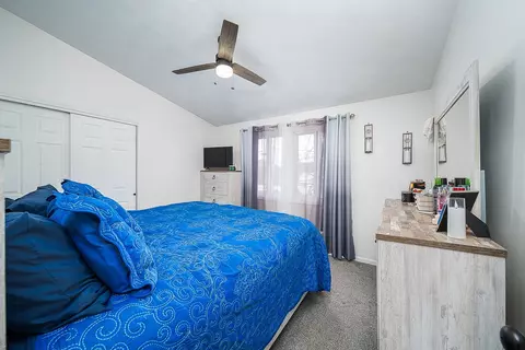 Bedroom - 27 Scranton Ave, Warwick, RI 02888 photo 3 of 6